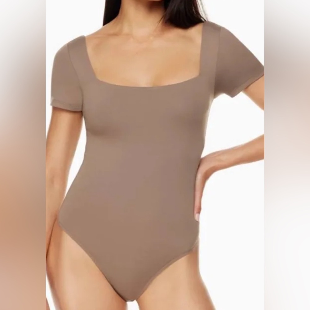 NWT Aritzia Babaton DeepTaupe contour shortsleeve square neck bodysuit sz XS $58